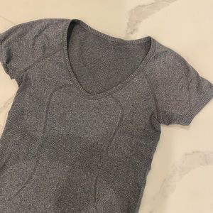 Grey lululemon t-shirt